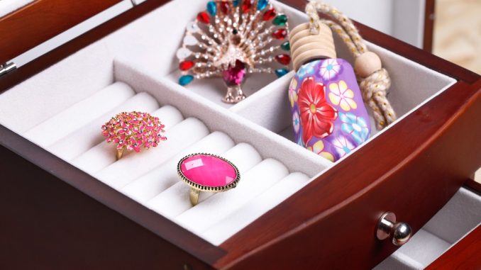 A Guide to the Best Jewelry Box Makers - Jewelry Boxes